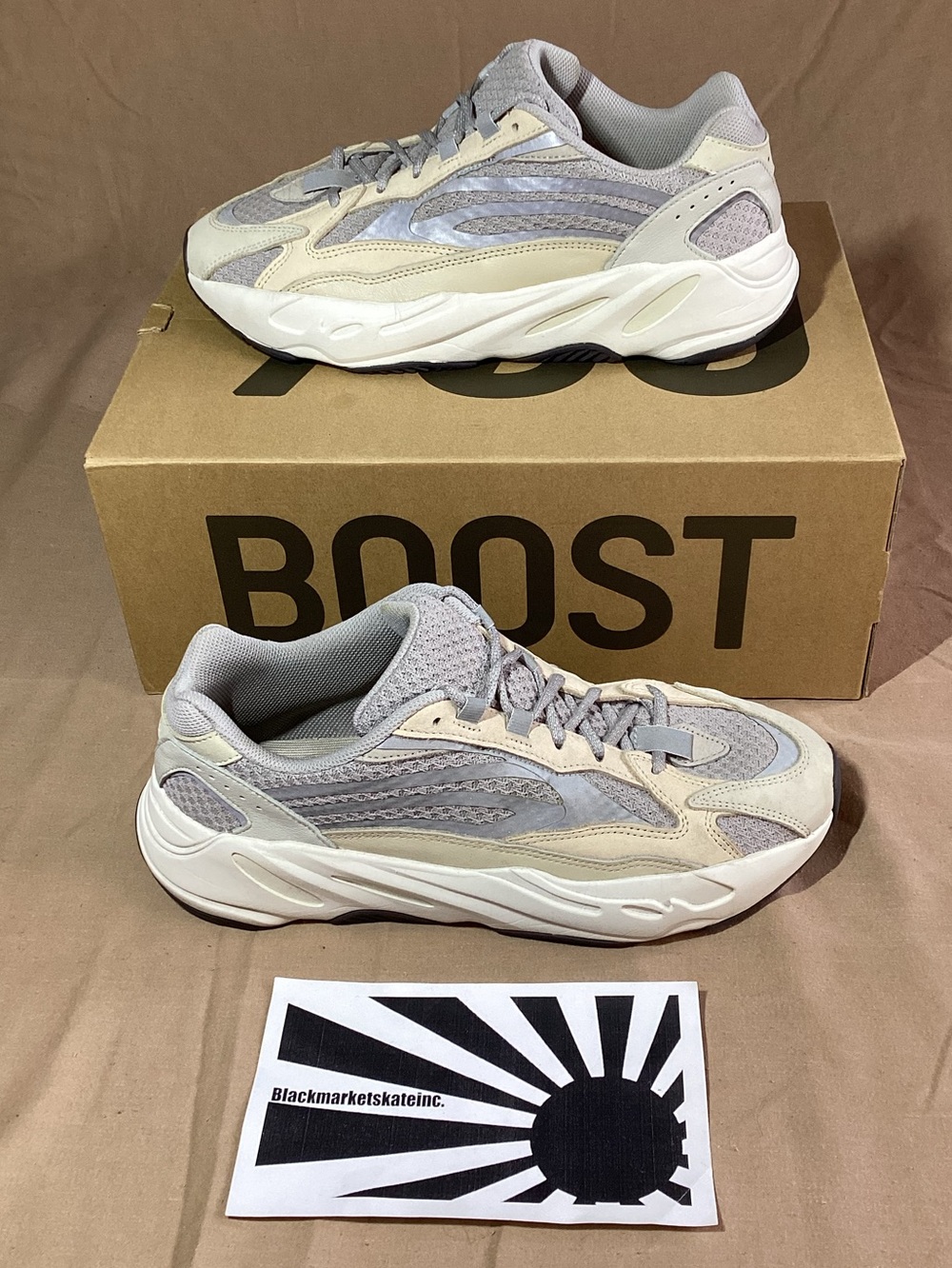 Adidas Yeezy Boost 700 V2 Cream GY7924 Men's Size 10.5